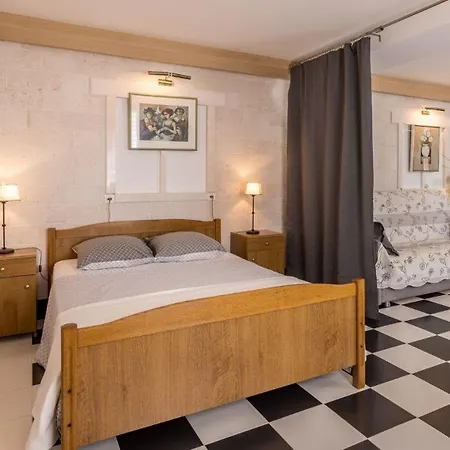 Fuer 2 Personen In Okrug Gornji, Dalmatien Apartment Trogir