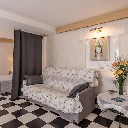 Fuer 2 Personen In Okrug Gornji, Dalmatien Apartment Trogir