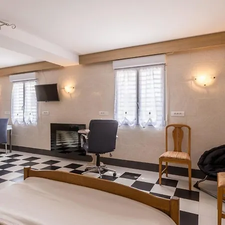 Apartment Fuer 2 Personen In Okrug Gornji, Dalmatien *