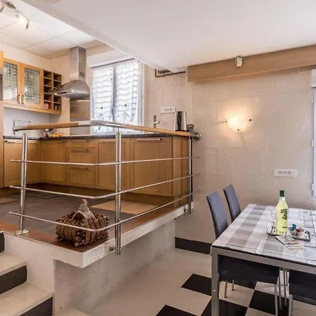 Fuer 2 Personen In Okrug Gornji, Dalmatien Apartment Trogir