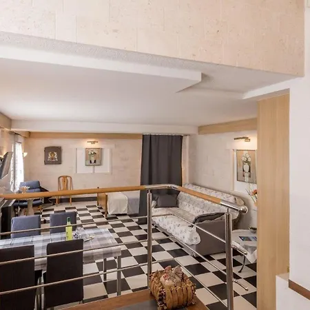 Apartment Fuer 2 Personen In Okrug Gornji, Dalmatien Trogir